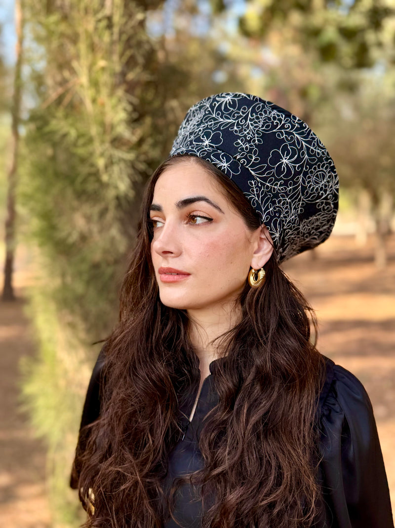 כובע שיק כותנה רקומה שחור לבן (7900040528048)