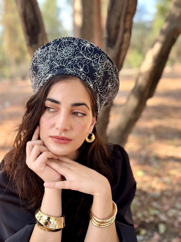 כובע שיק כותנה רקומה שחור לבן (7900040528048)