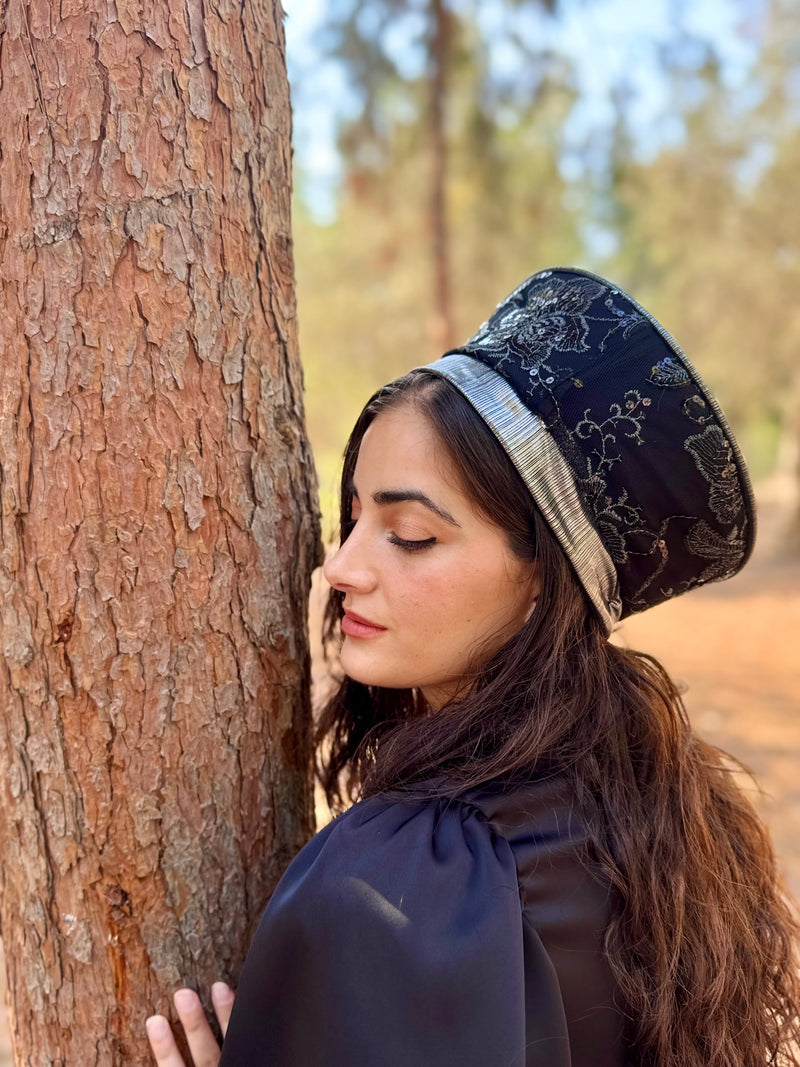 ⁨⁨⁨⁨ כובע שיק קומפורט פרחים כסופים ⁩⁩⁩⁩ (7900030238896)