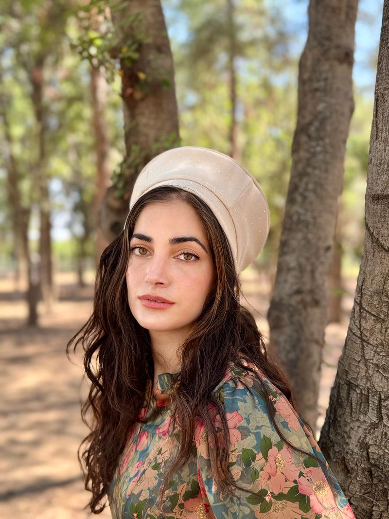 ⁨⁨⁨⁨ כובע שיק קומפורט קריסטל בז׳ ⁩⁩⁩⁩ (7900029124784)