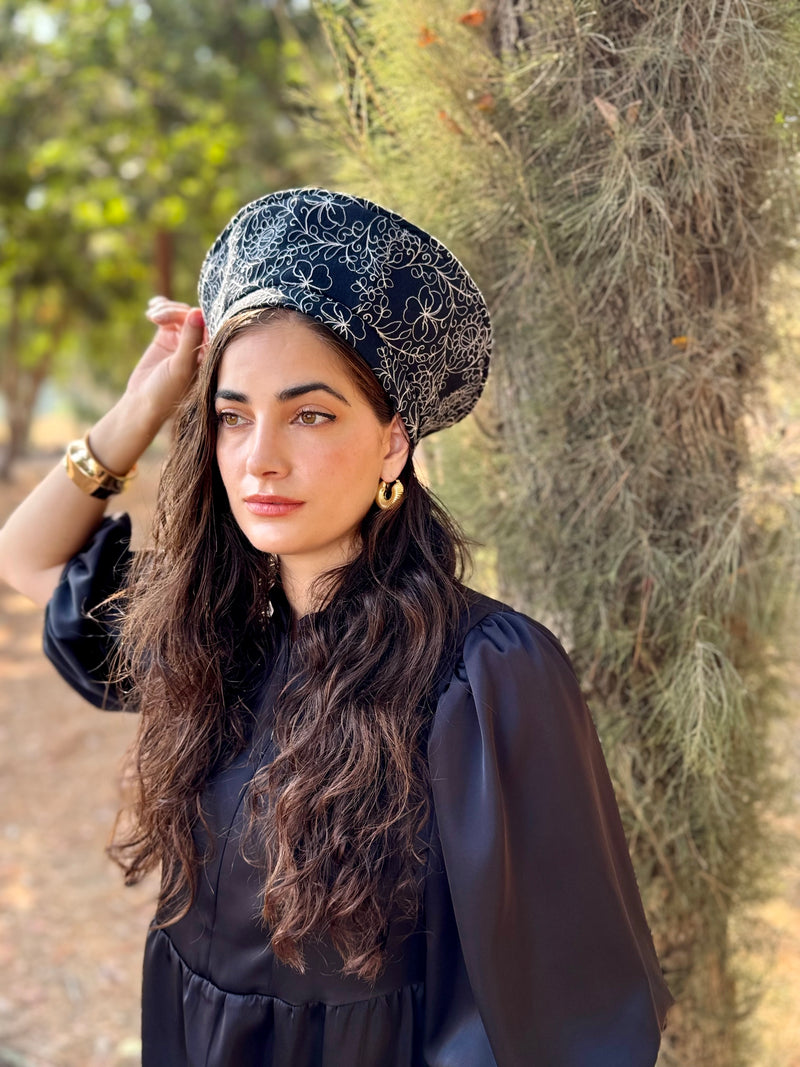 כובע שיק כותנה רקומה שחור לבן (7900040528048)