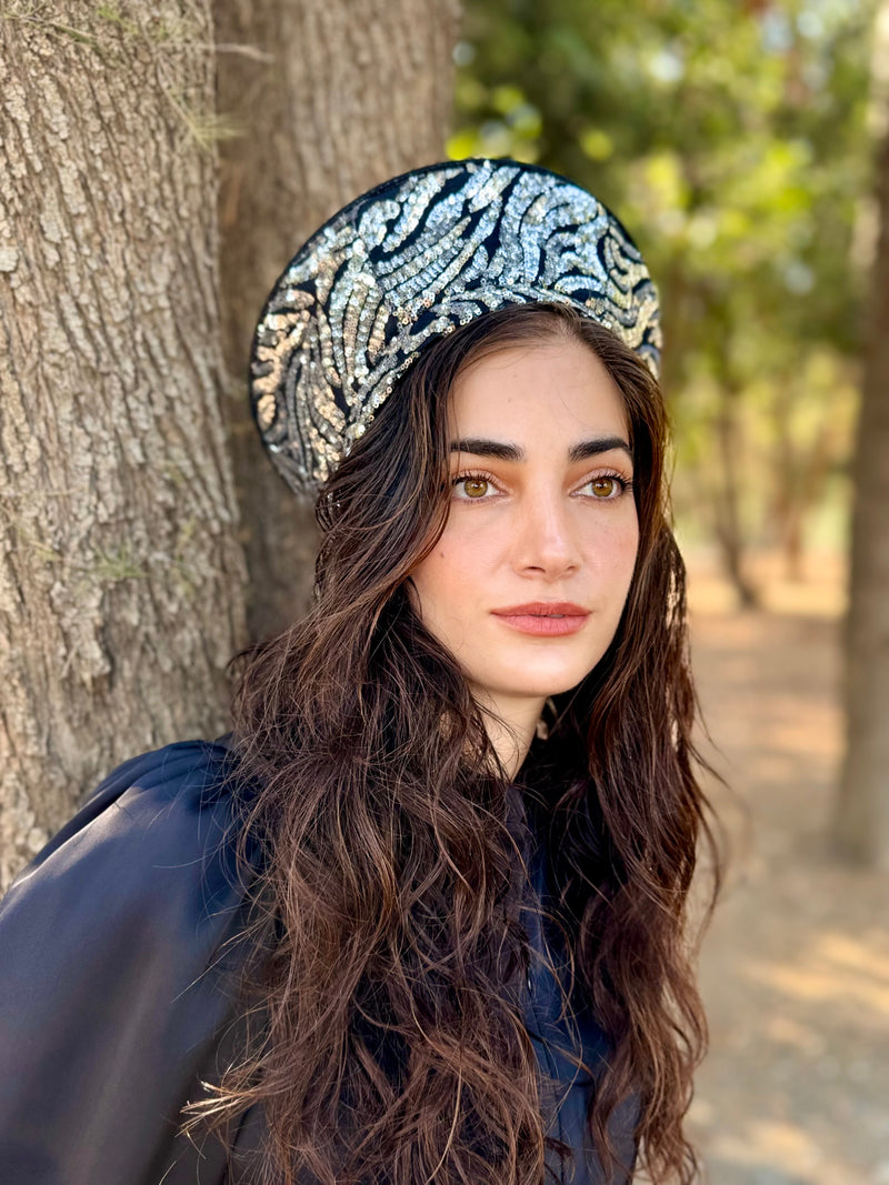 כובע שיק פייטים כסופים (7900042264752)