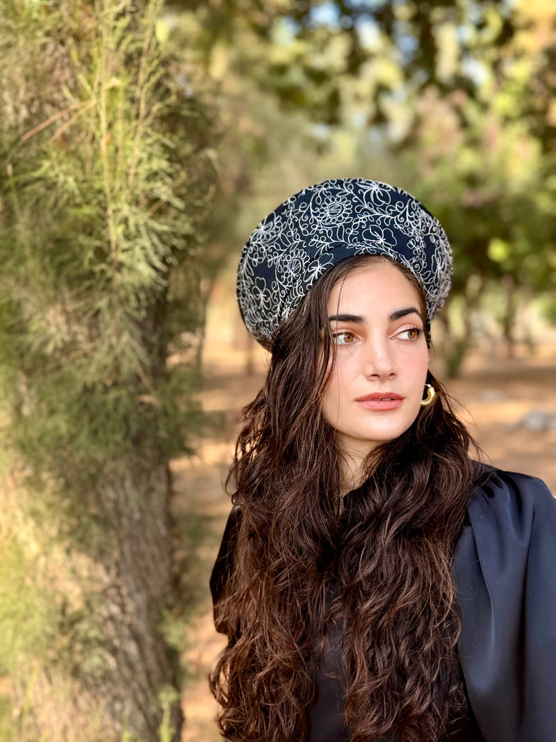 כובע שיק כותנה רקומה שחור לבן (7900040528048)
